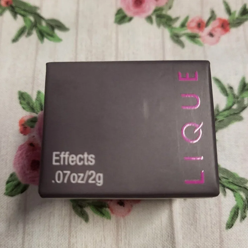 Lique Cheek and Eye lid Powder Lust